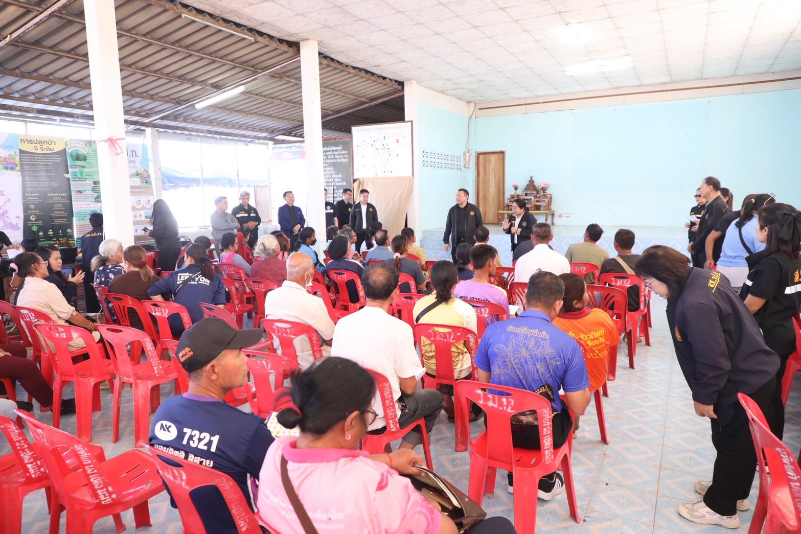 title - “ส.ป.ก. ไม่ทิ้งใครไว้ข้างหลัง” เลขาฯ สั่งลุย ศูนย์เคลื่อนที่ เร่งช่วยเกษตรกรในเขตปฏิรูปที่ดินในพื้นที่เสี่ยงภัย